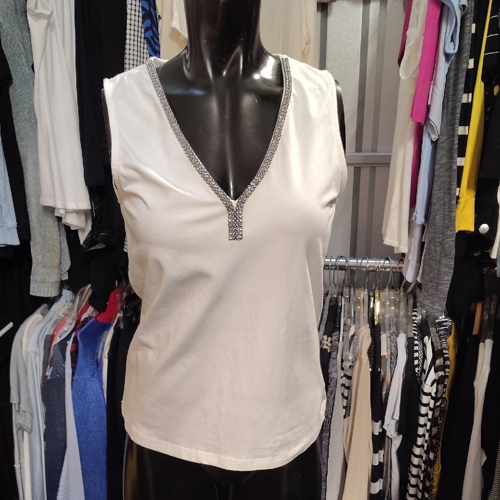 Chic White V-Neck Tank Top with Beaded Detail
